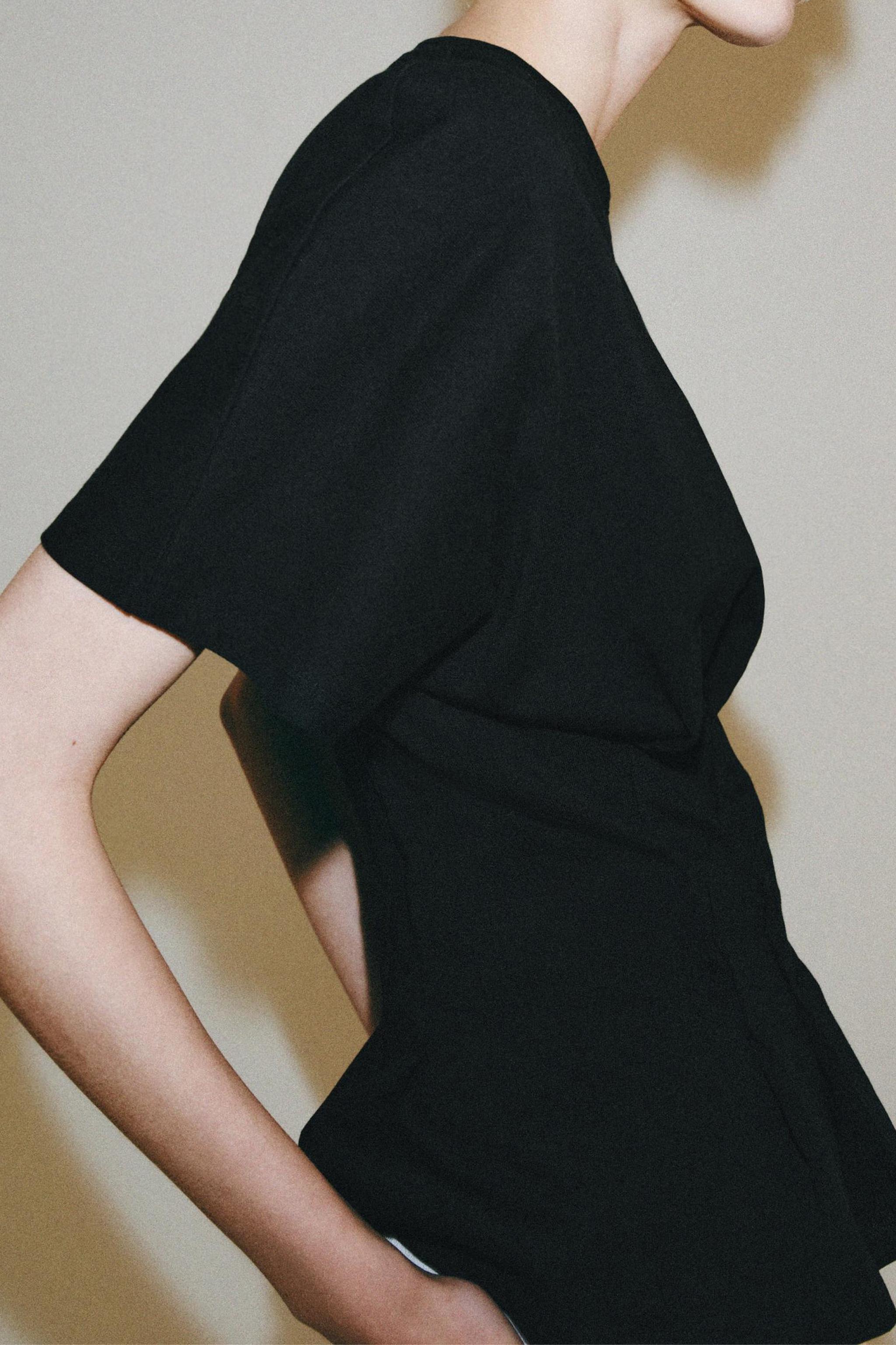 FITTED PLEATED T-SHIRT